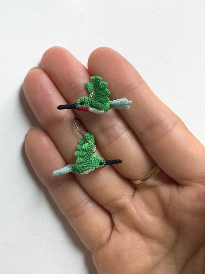 ハチドリのピアス