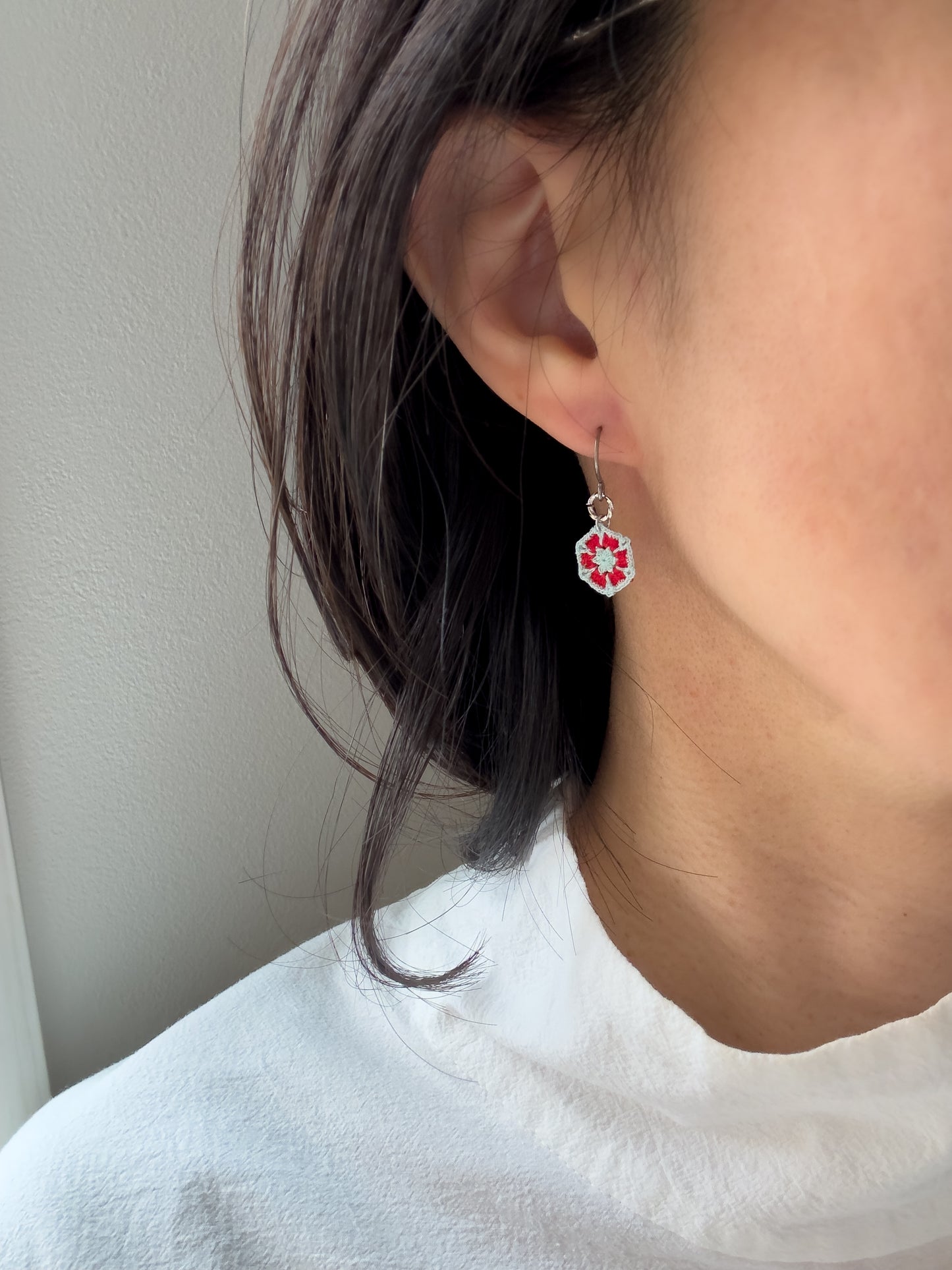 小さなモチーフのピアス